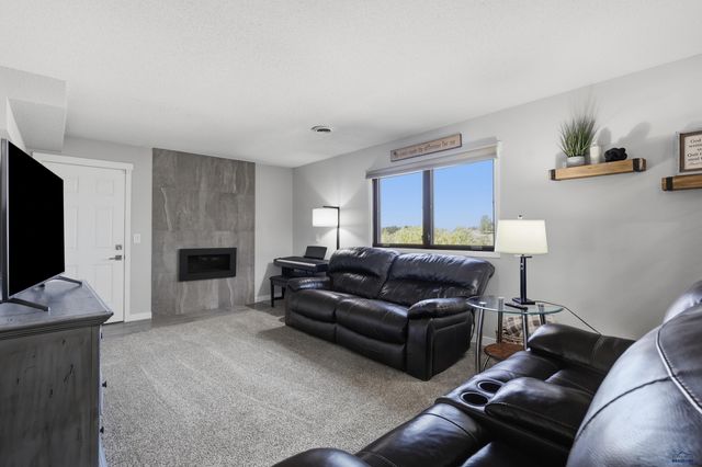 3031 SUNNY HILL CIR, Rapid City, SD 57702