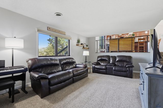 3031 SUNNY HILL CIR, Rapid City, SD 57702