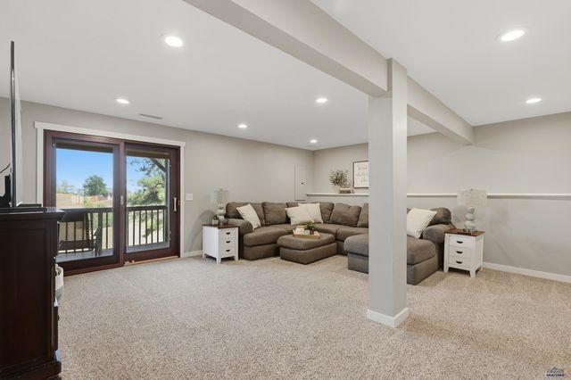 3031 SUNNY HILL CIR, Rapid City, SD 57702