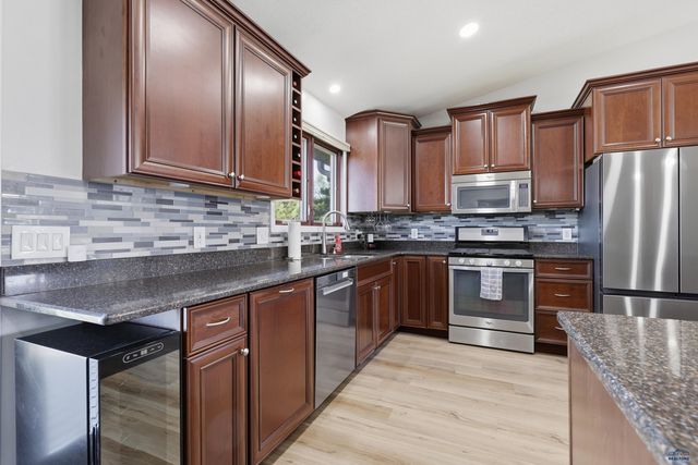 3031 SUNNY HILL CIR, Rapid City, SD 57702