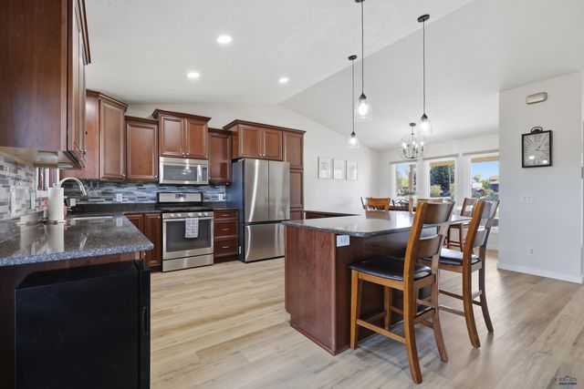 3031 SUNNY HILL CIR, Rapid City, SD 57702