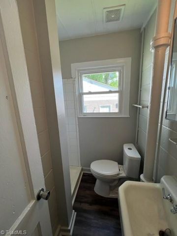 1215 Gatewood Avenue, Greensboro, NC 27405