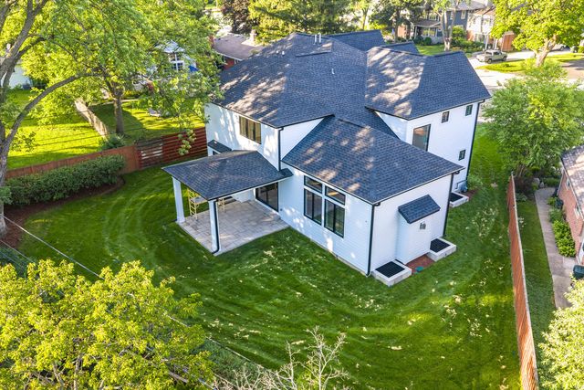 440 Briarhill Road, Glenview, IL 60025