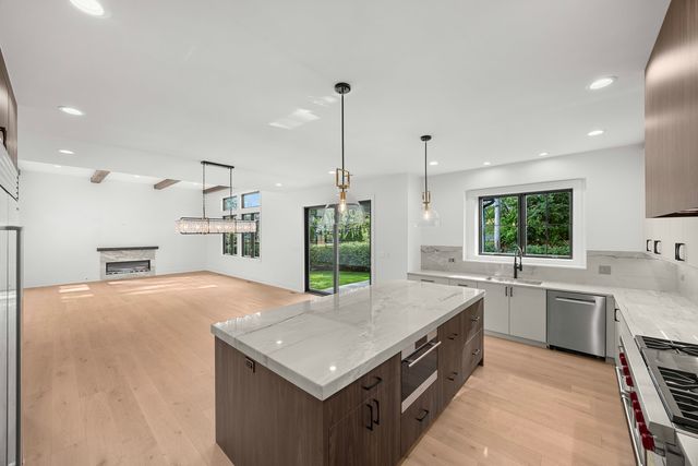 440 Briarhill Road, Glenview, IL 60025