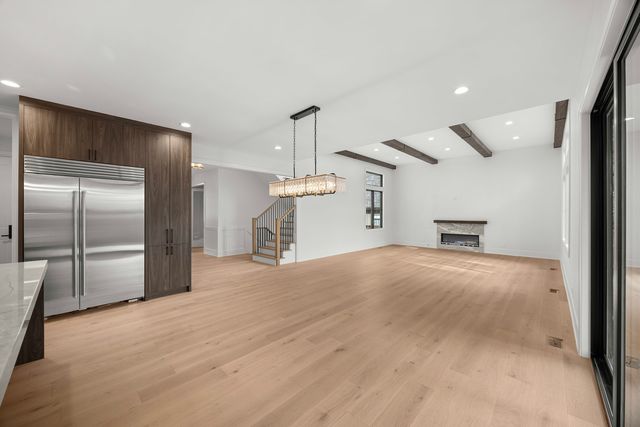 440 Briarhill Road, Glenview, IL 60025
