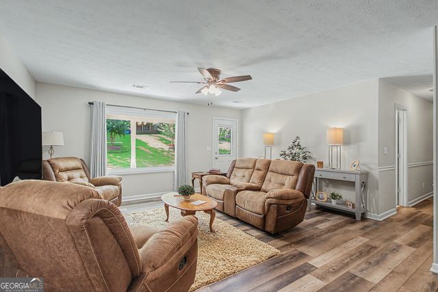 27 Lynhaven Drive, Newnan, GA 30263