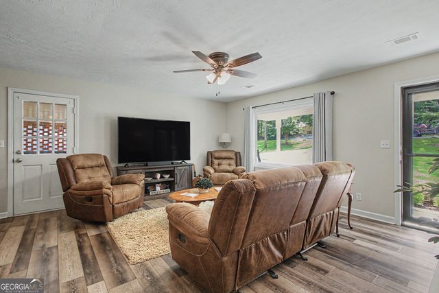 27 Lynhaven Drive, Newnan, GA 30263