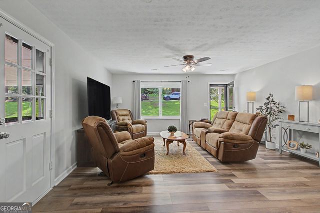 27 Lynhaven Drive, Newnan, GA 30263