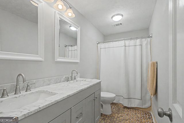 27 Lynhaven Drive, Newnan, GA 30263