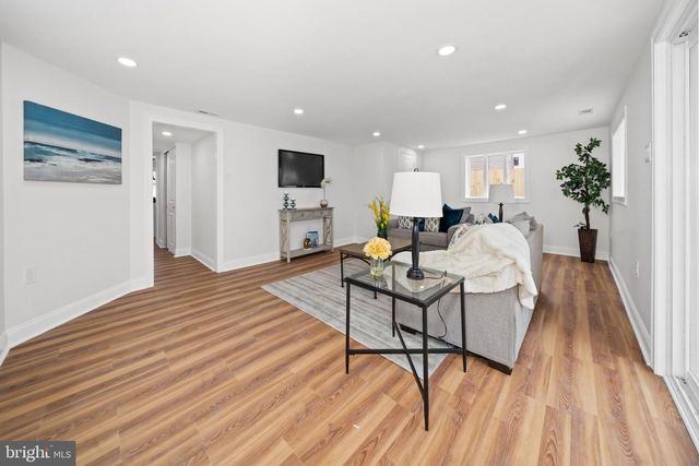 12 DUNSINANE DR, New Castle, DE 19720