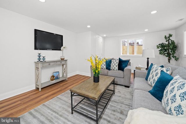 12 DUNSINANE DR, New Castle, DE 19720