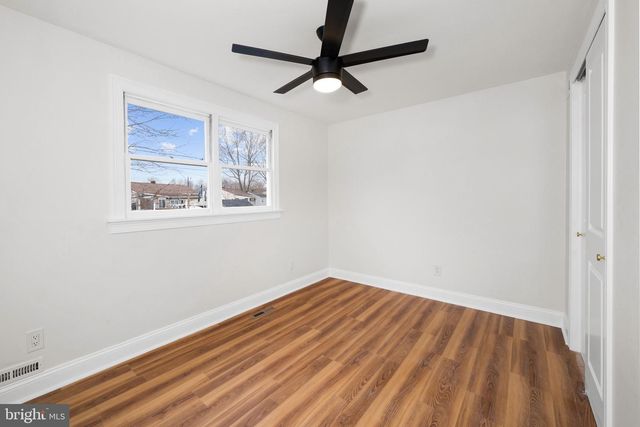 12 DUNSINANE DR, New Castle, DE 19720