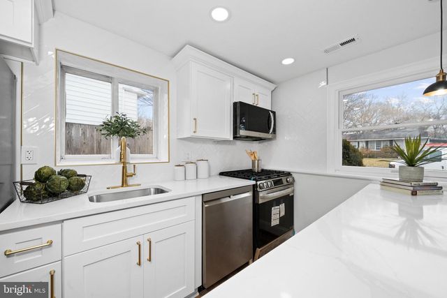 12 DUNSINANE DR, New Castle, DE 19720