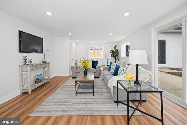 12 DUNSINANE DR, New Castle, DE 19720