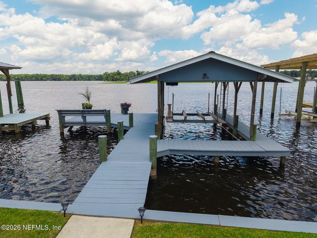 200 SPORTSMAN Drive, Welaka, FL 32193