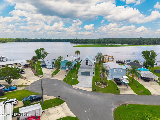 200 SPORTSMAN Drive, Welaka, FL 32193