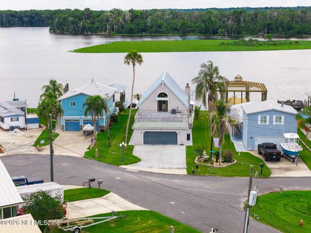 200 SPORTSMAN Drive, Welaka, FL 32193