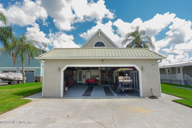 200 SPORTSMAN Drive, Welaka, FL 32193