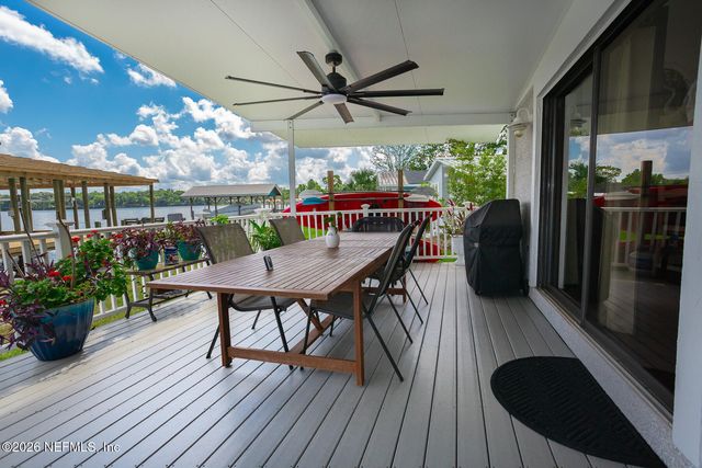 200 SPORTSMAN Drive, Welaka, FL 32193