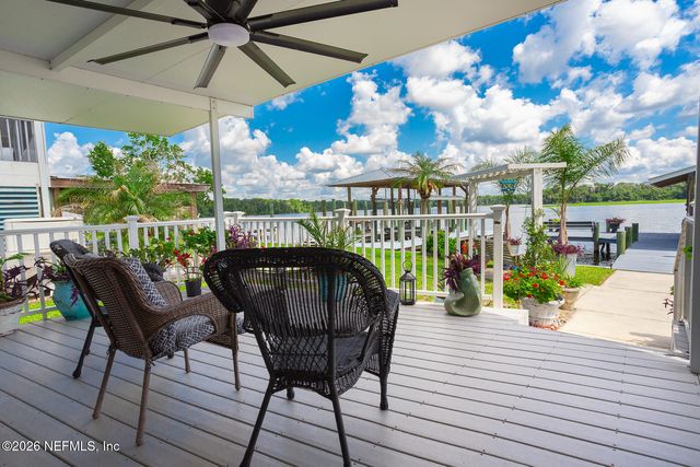 200 SPORTSMAN Drive, Welaka, FL 32193