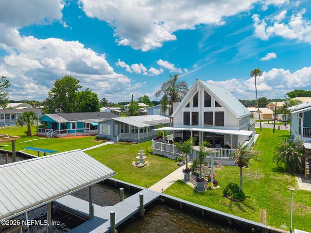 200 SPORTSMAN Drive, Welaka, FL 32193