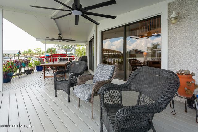 200 SPORTSMAN Drive, Welaka, FL 32193