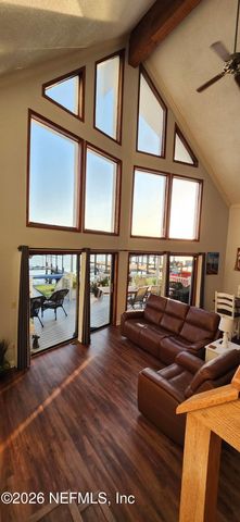 200 SPORTSMAN Drive, Welaka, FL 32193