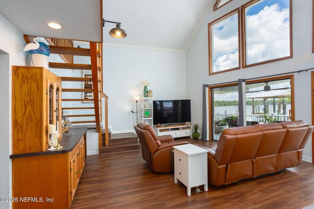 200 SPORTSMAN Drive, Welaka, FL 32193