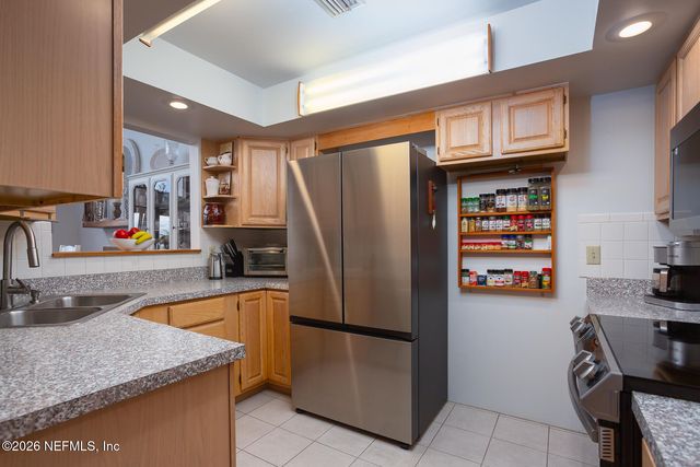 200 SPORTSMAN Drive, Welaka, FL 32193