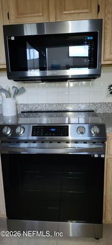 200 SPORTSMAN Drive, Welaka, FL 32193