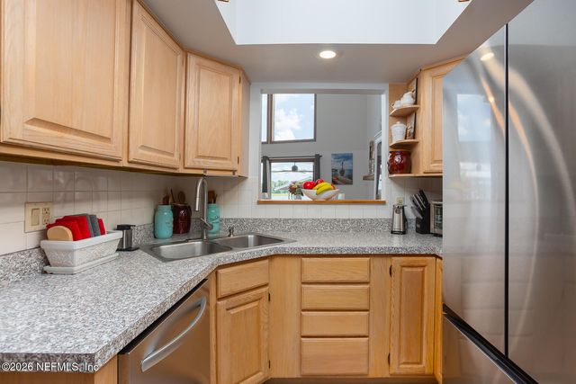 200 SPORTSMAN Drive, Welaka, FL 32193