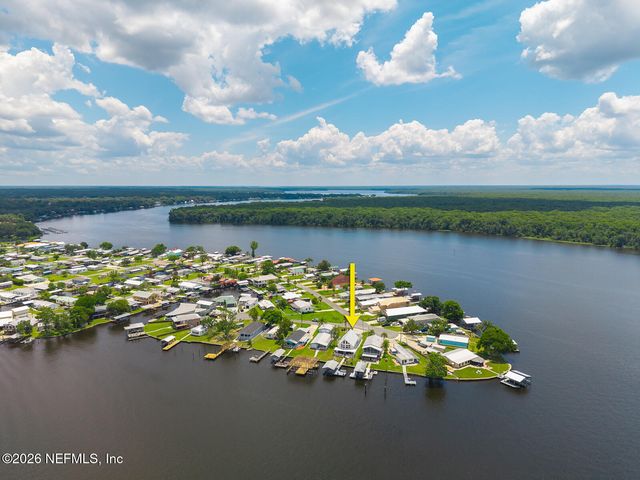 200 SPORTSMAN Drive, Welaka, FL 32193