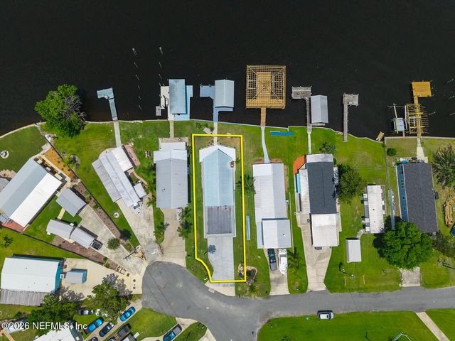 200 SPORTSMAN Drive, Welaka, FL 32193