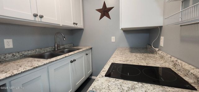 200 SPORTSMAN Drive, Welaka, FL 32193