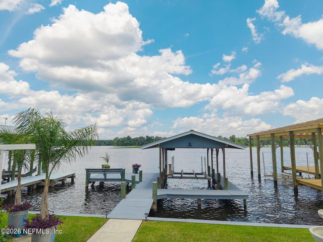 200 SPORTSMAN Drive, Welaka, FL 32193