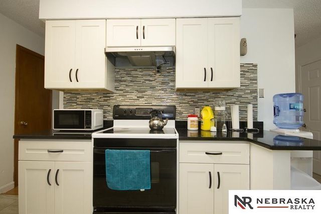 2808 NW 7th Street, Lincoln, NE 68521