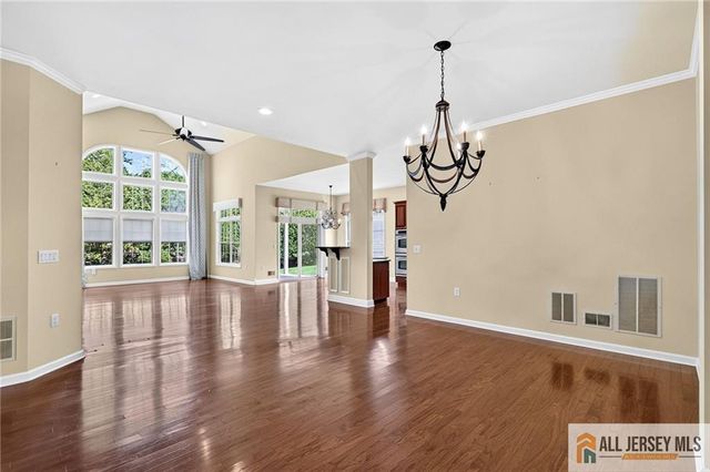 15 Monarch Road, Monroe, NJ 08831