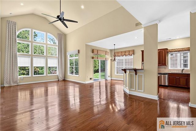 15 Monarch Road, Monroe, NJ 08831