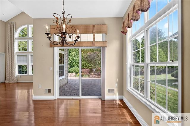 15 Monarch Road, Monroe, NJ 08831