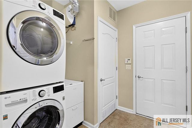 15 Monarch Road, Monroe, NJ 08831