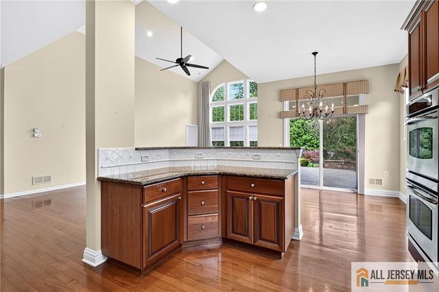 15 Monarch Road, Monroe, NJ 08831