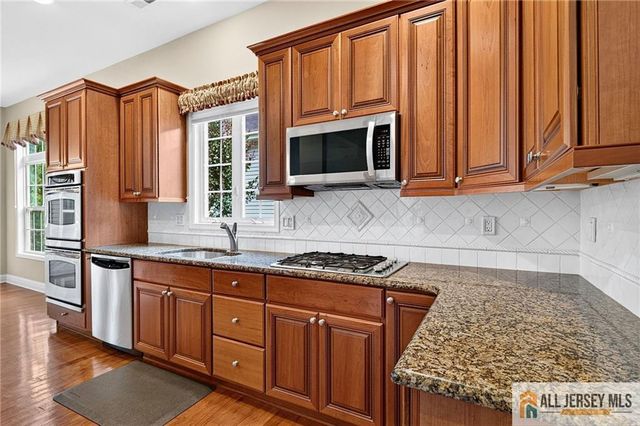 15 Monarch Road, Monroe, NJ 08831