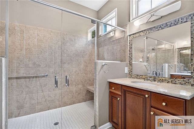 15 Monarch Road, Monroe, NJ 08831