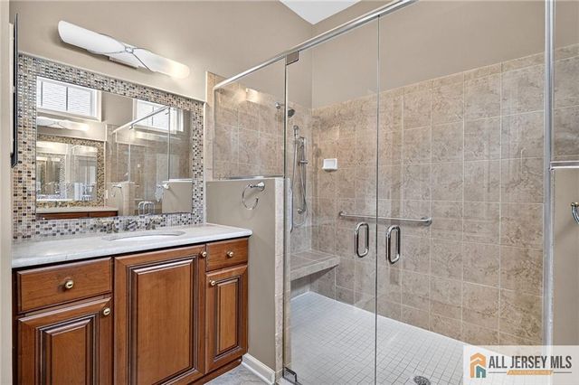 15 Monarch Road, Monroe, NJ 08831
