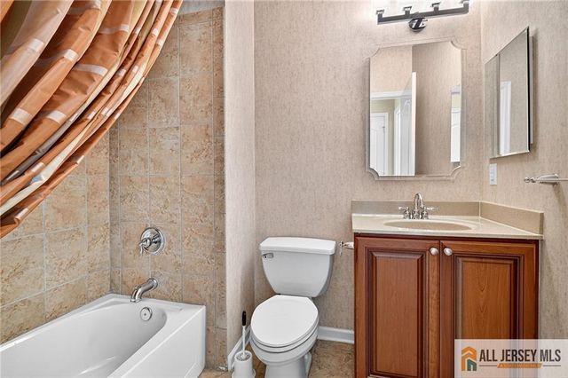 15 Monarch Road, Monroe, NJ 08831