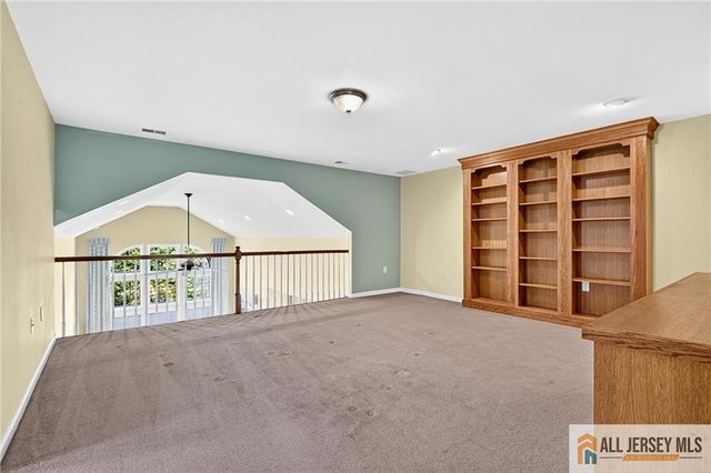 15 Monarch Road, Monroe, NJ 08831