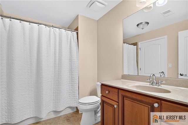 15 Monarch Road, Monroe, NJ 08831