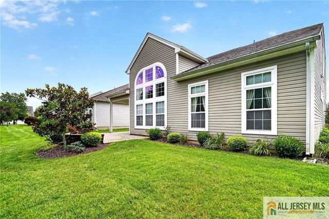 15 Monarch Road, Monroe, NJ 08831