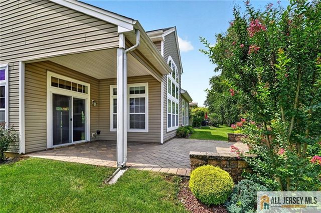 15 Monarch Road, Monroe, NJ 08831