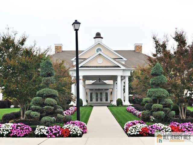 15 Monarch Road, Monroe, NJ 08831